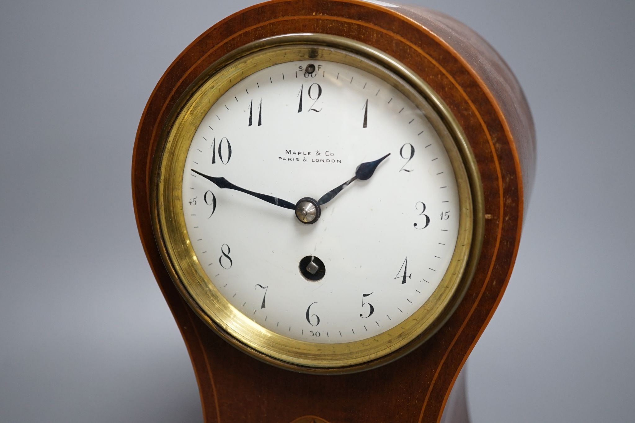 An Edwardian inlaid balloon mantel clock, 30cm